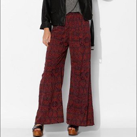 Urban Outfitters Pants - Festival pant